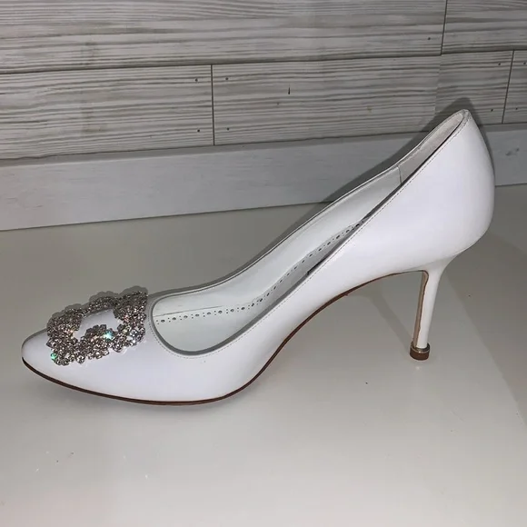 Manolo Blahnik leather Hangisi 90 crystal-embellished white pumps size 40 - Picture 10 of 13